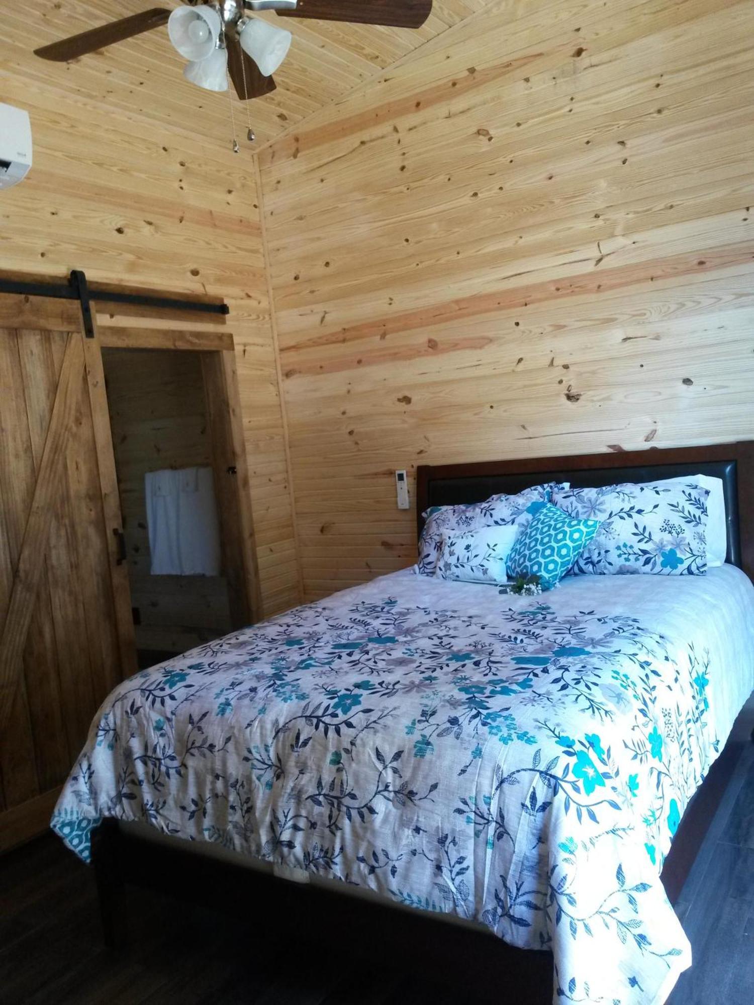 Villa 132 Catherine Park #1 Cozy Romantic Cabin On The Creek Hot Springs Exterior foto